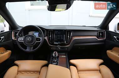 Внедорожник / Кроссовер Volvo XC60 2020 в 
