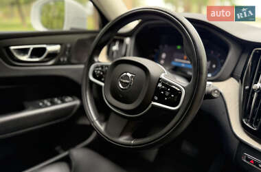Внедорожник / Кроссовер Volvo XC60 2021 в 
