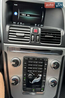 Внедорожник / Кроссовер Volvo XC60 2015 в 