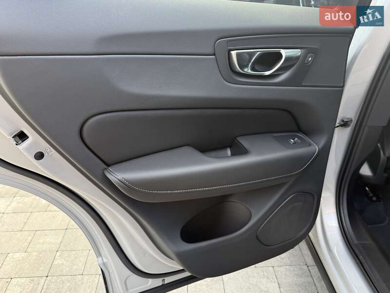 Внедорожник / Кроссовер Volvo XC60 2023 в Самборе