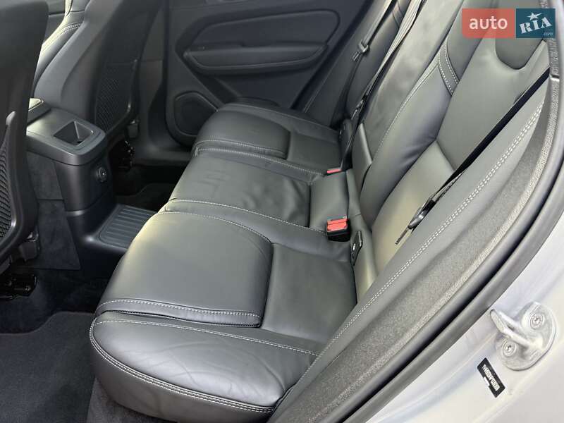 Внедорожник / Кроссовер Volvo XC60 2023 в Самборе