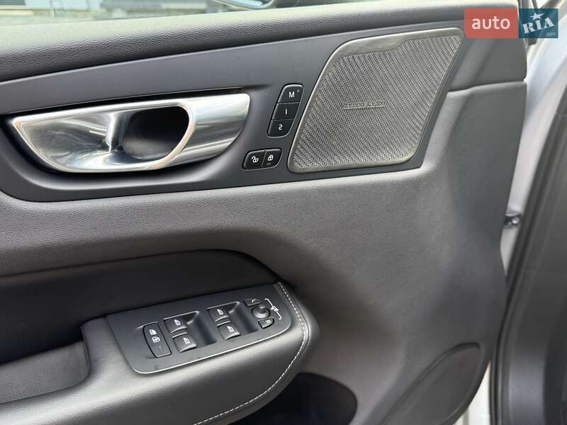 Внедорожник / Кроссовер Volvo XC60 2023 в Самборе