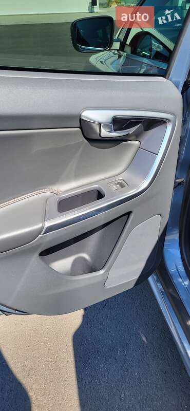 Внедорожник / Кроссовер Volvo XC60 2017 в Черкассах