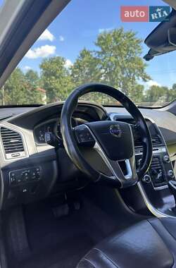 Внедорожник / Кроссовер Volvo XC60 2015 в 