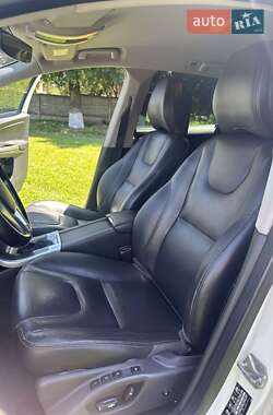 Внедорожник / Кроссовер Volvo XC60 2015 в 