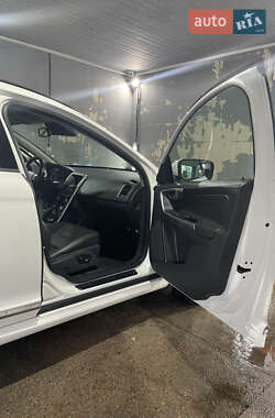 Внедорожник / Кроссовер Volvo XC60 2016 в 