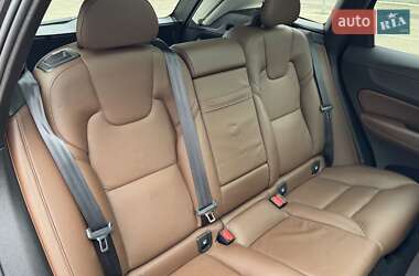 Внедорожник / Кроссовер Volvo XC60 2018 в 