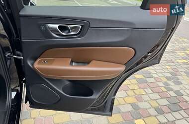 Внедорожник / Кроссовер Volvo XC60 2018 в 