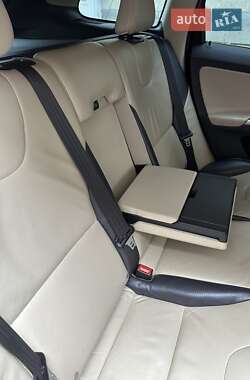 Внедорожник / Кроссовер Volvo XC60 2010 в 