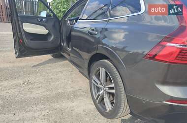 Внедорожник / Кроссовер Volvo XC60 2018 в 
