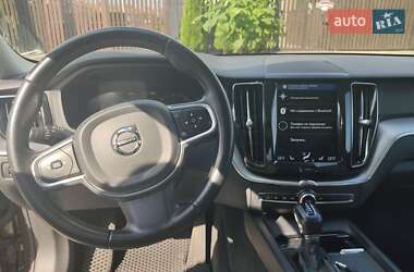 Внедорожник / Кроссовер Volvo XC60 2018 в 
