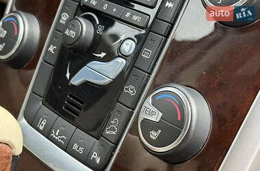 Внедорожник / Кроссовер Volvo XC60 2012 в 