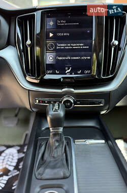 Внедорожник / Кроссовер Volvo XC60 2017 в 