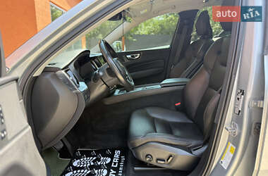 Внедорожник / Кроссовер Volvo XC60 2017 в 