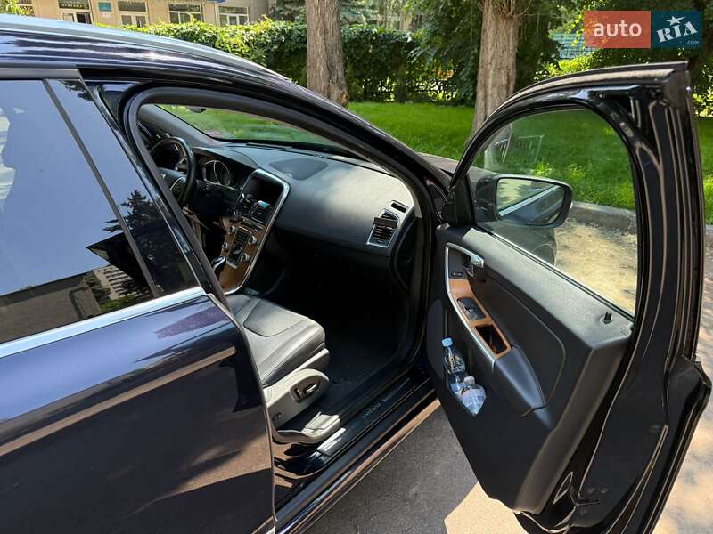 Внедорожник / Кроссовер Volvo XC60 2017 в Одессе фото 14 Внедорожник / Кроссовер Volvo XC60 2017 в Одессе