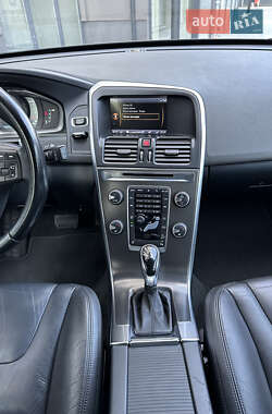 Внедорожник / Кроссовер Volvo XC60 2013 в 