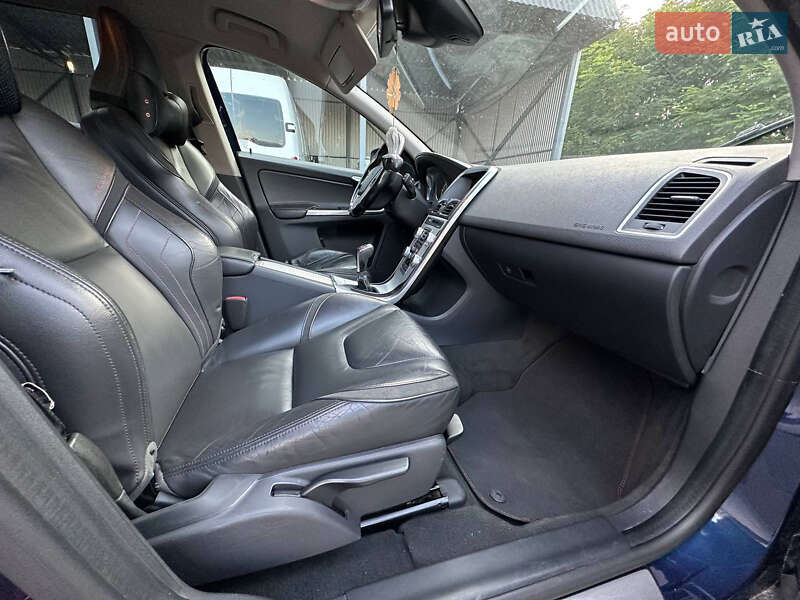 Внедорожник / Кроссовер Volvo XC60 2014 в Сарнах