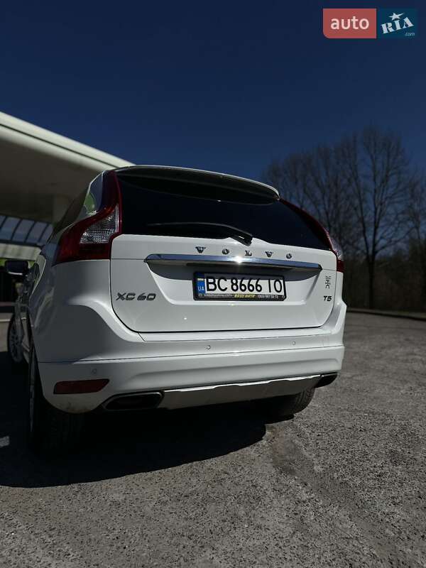 Внедорожник / Кроссовер Volvo XC60 2015 в Хырове