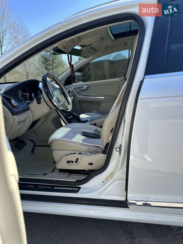 Внедорожник / Кроссовер Volvo XC60 2015 в Хырове