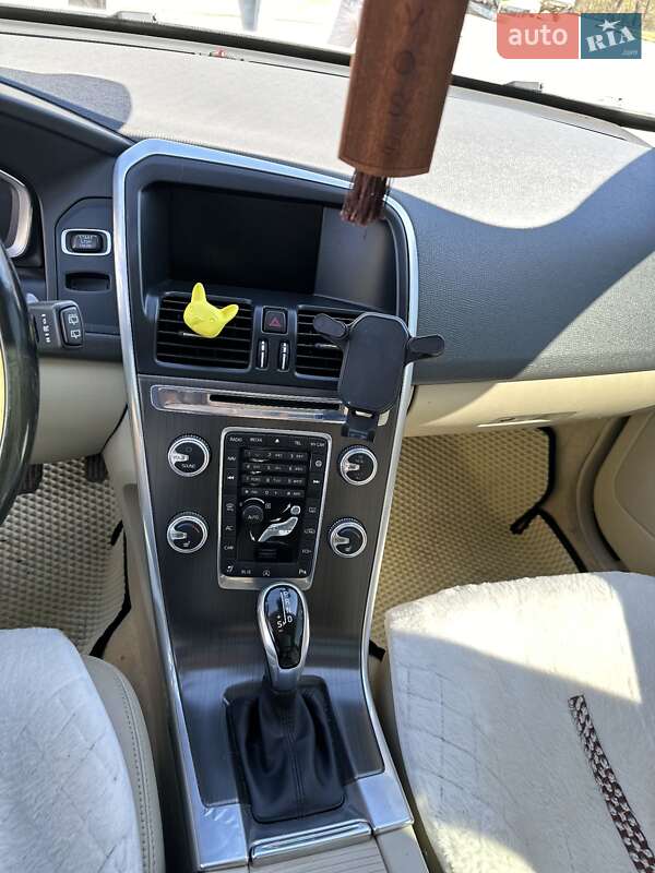 Внедорожник / Кроссовер Volvo XC60 2015 в Хырове