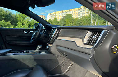 Внедорожник / Кроссовер Volvo XC60 2018 в 