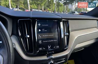 Внедорожник / Кроссовер Volvo XC60 2018 в 