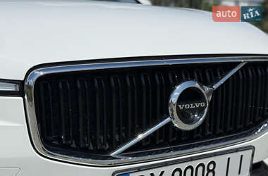 Внедорожник / Кроссовер Volvo XC60 2017 в 