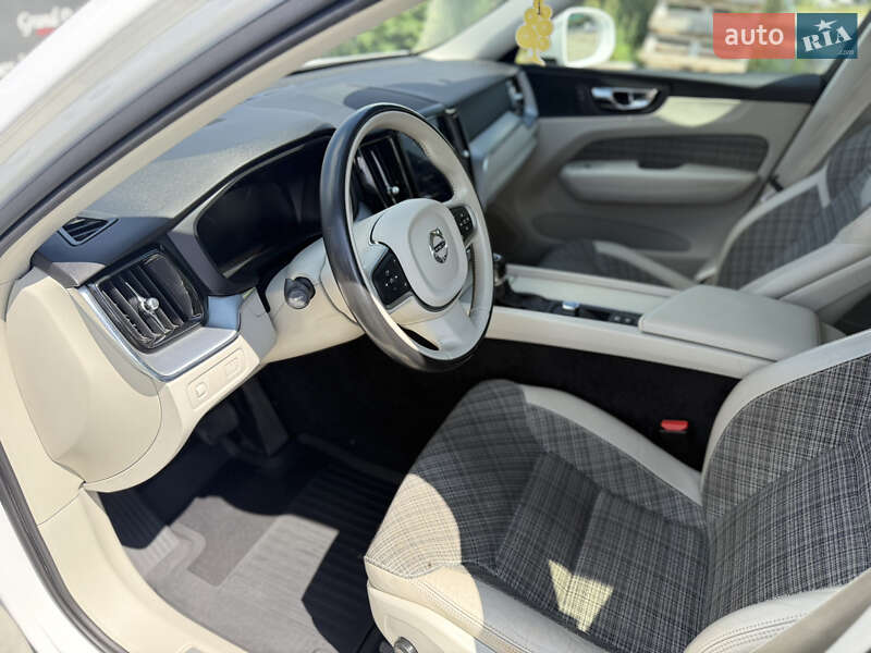 Внедорожник / Кроссовер Volvo XC60 2017 в Каменец-Подольском