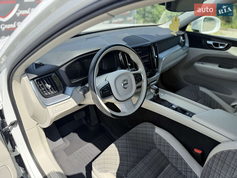 Внедорожник / Кроссовер Volvo XC60 2017 в Каменец-Подольском