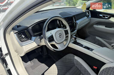 Внедорожник / Кроссовер Volvo XC60 2017 в 