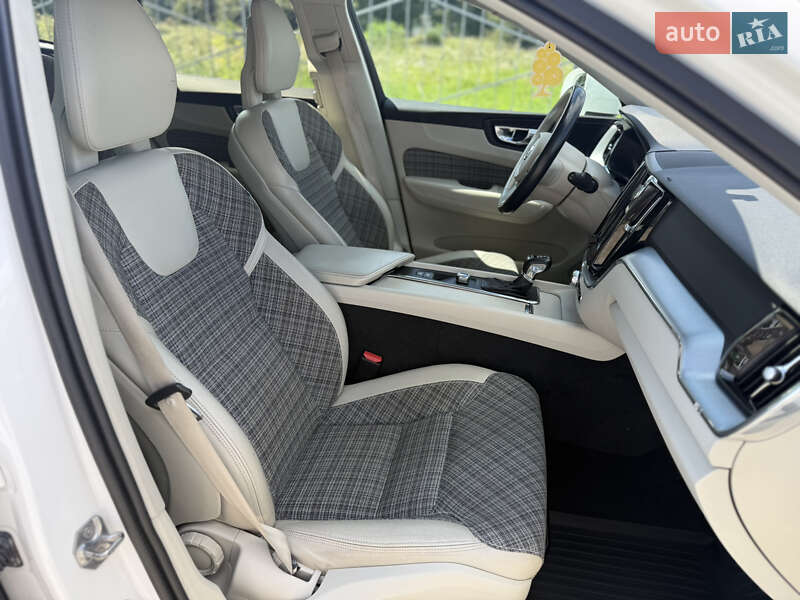 Внедорожник / Кроссовер Volvo XC60 2017 в Каменец-Подольском