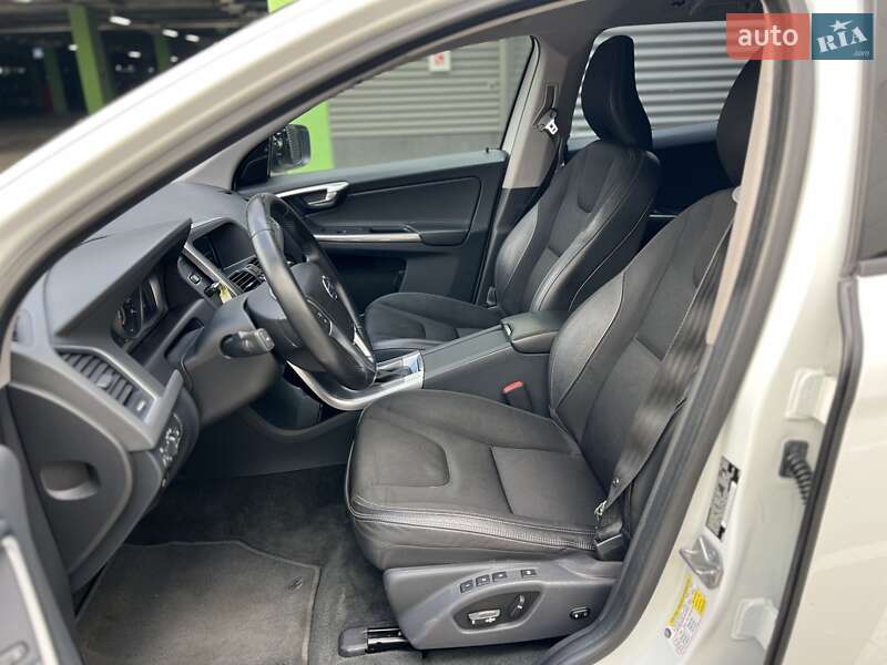 Внедорожник / Кроссовер Volvo XC60 2015 в Киеве