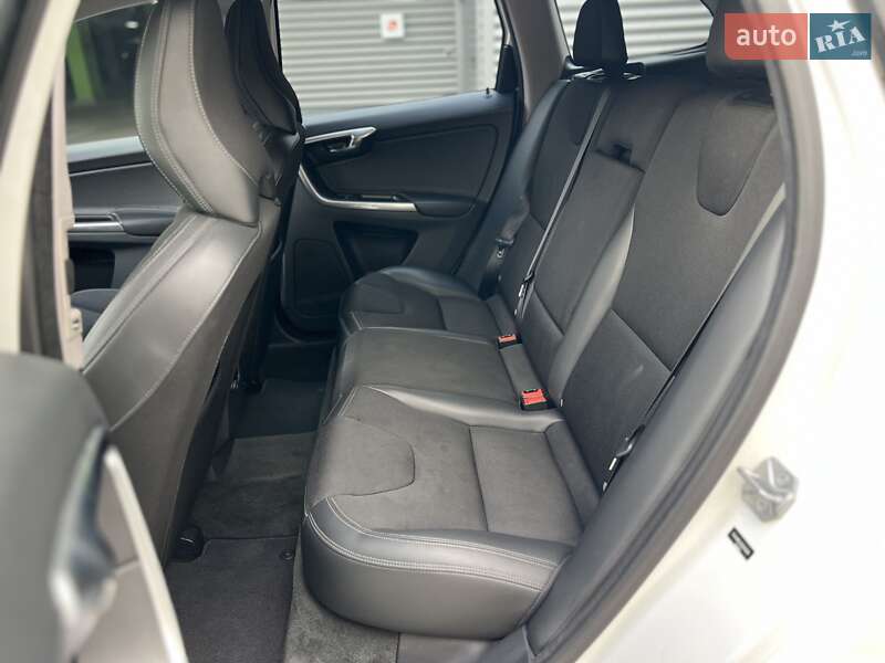 Внедорожник / Кроссовер Volvo XC60 2015 в Киеве
