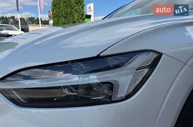 Внедорожник / Кроссовер Volvo XC60 2023 в 