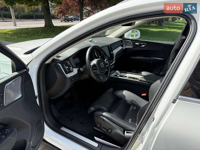 Внедорожник / Кроссовер Volvo XC60 2020 в Днепре