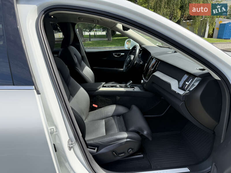 Внедорожник / Кроссовер Volvo XC60 2020 в Днепре