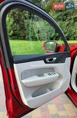 Внедорожник / Кроссовер Volvo XC60 2022 в 