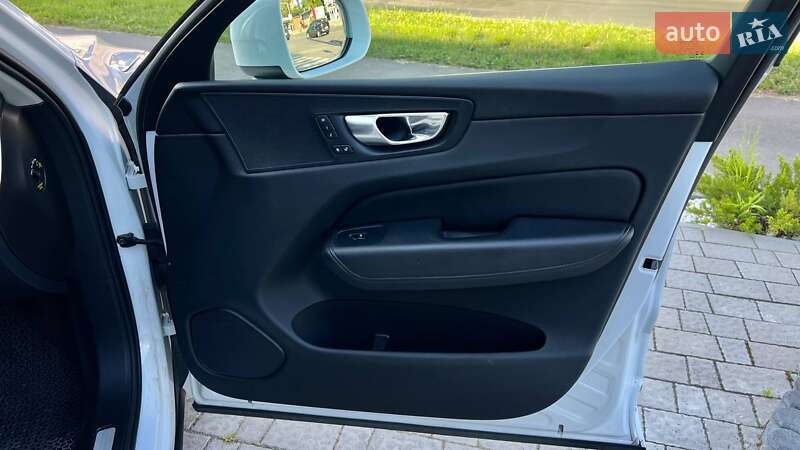 Внедорожник / Кроссовер Volvo XC60 2020 в Львове фото 38 Внедорожник / Кроссовер Volvo XC60 2020 в Львове