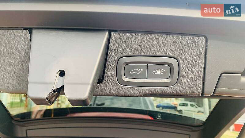 Внедорожник / Кроссовер Volvo XC60 2018 в Киеве