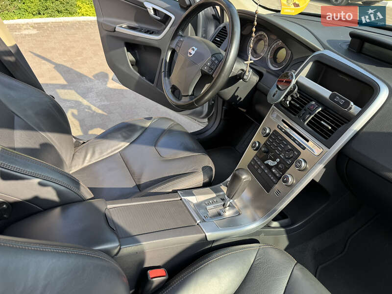 Внедорожник / Кроссовер Volvo XC60 2010 в Львове