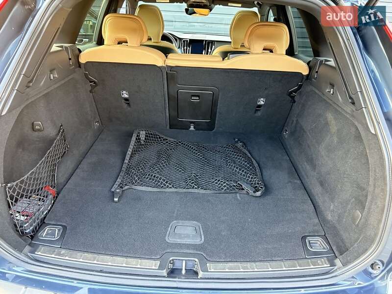 Внедорожник / Кроссовер Volvo XC60 2019 в Ирпене