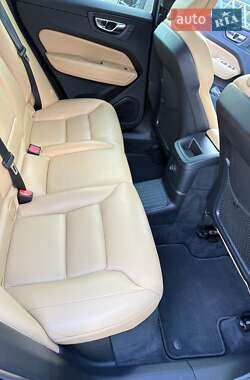 Внедорожник / Кроссовер Volvo XC60 2019 в 