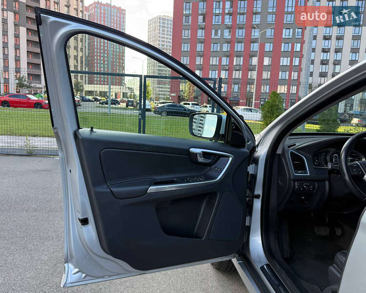 Внедорожник / Кроссовер Volvo XC60 2015 в Киеве