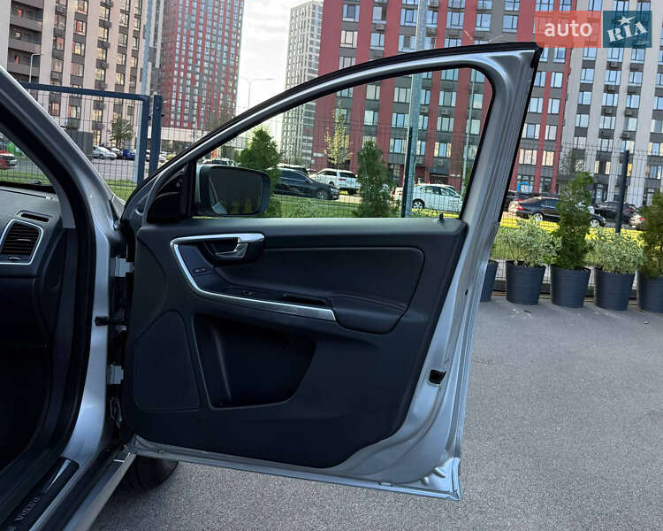 Внедорожник / Кроссовер Volvo XC60 2015 в Киеве