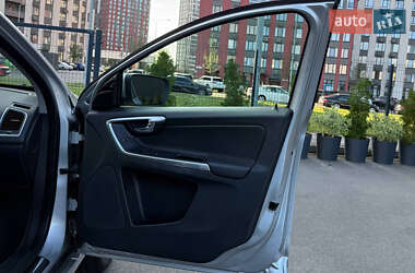 Внедорожник / Кроссовер Volvo XC60 2015 в 