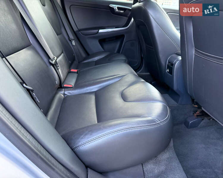 Внедорожник / Кроссовер Volvo XC60 2015 в Киеве