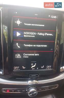 Внедорожник / Кроссовер Volvo XC60 2018 в 