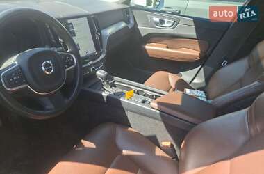 Внедорожник / Кроссовер Volvo XC60 2018 в 