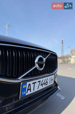 Внедорожник / Кроссовер Volvo XC60 2018 в 
