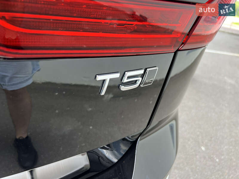 Внедорожник / Кроссовер Volvo XC60 2021 в Киеве